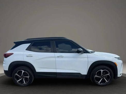 Used 2021 Chevrolet TrailBlazer RS w/ Sun and Liftgate Package AWD/4WD image 4