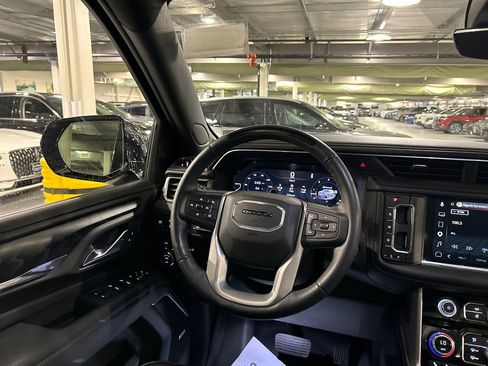 Used 2023 GMC Yukon XL Denali w/ Advanced Technology Package AWD/4WD image 24