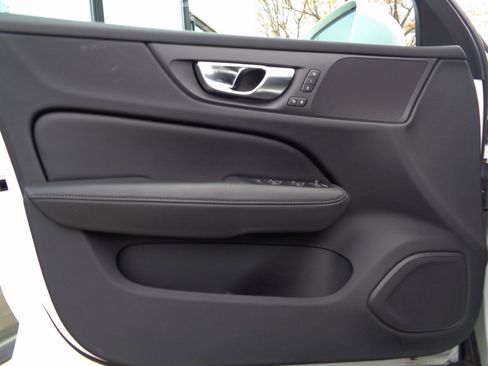 Used 2024 Volvo V60 B5 Cross Country Plus image 15