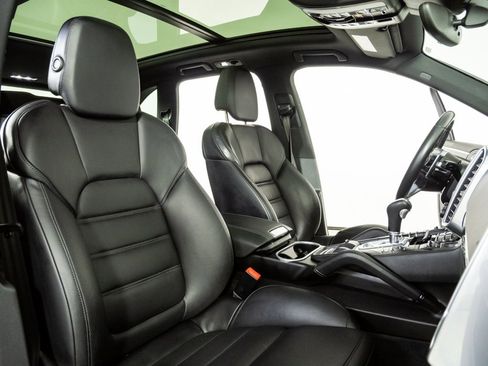 Used 2015 Porsche Cayenne S image 24