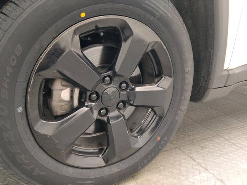 Used 2021 Jeep Compass Latitude FWD image 31