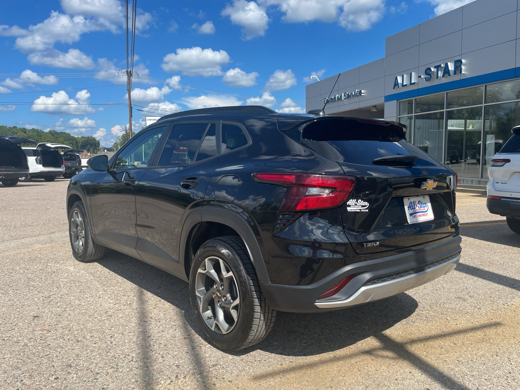 Used 2025 Chevrolet Trax LT FWD image 10