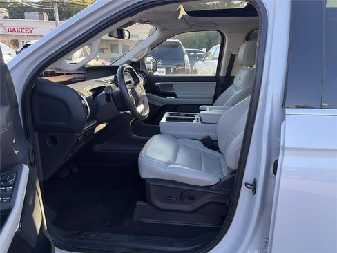 Used 2025 Ford Expedition Max Platinum w/ Driver's Package AWD/4WD image 11