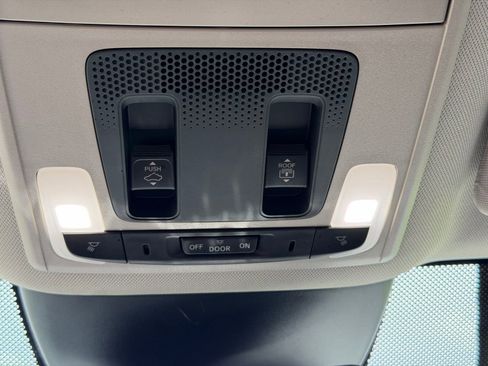 Used 2025 Honda Pilot Touring image 29