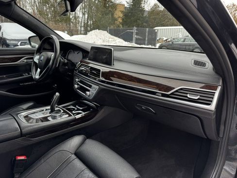 Used 2016 BMW 750i 750i w/ M Sport Package image 28