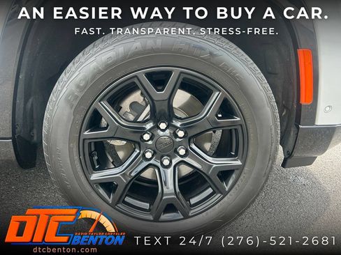 Used 2023 Jeep Wagoneer Series II AWD/4WD image 29