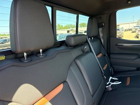 Used 2025 GMC Sierra 1500 AT4 w/ AT4 Premium Package AWD/4WD image 30
