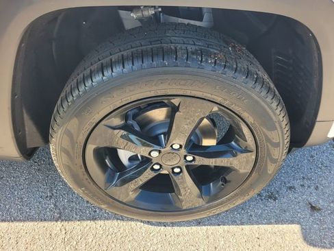 New 2026 Jeep Grand Cherokee Limited w/ Limited Altitude Package image 17