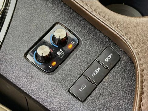 Used 2018 Toyota Avalon Limited w/ Carpet Mat Package FWD image 23