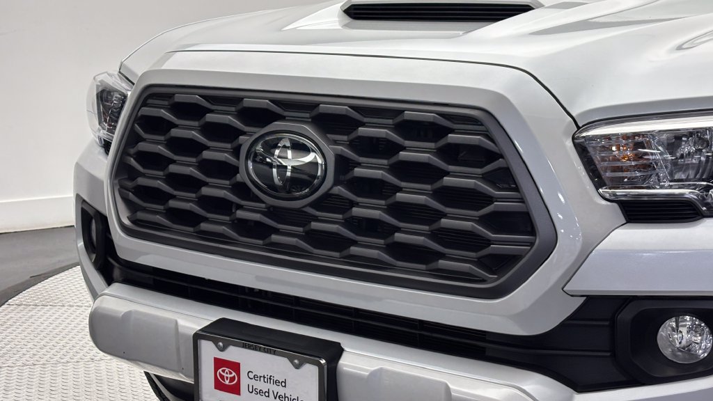 Used 2022 Toyota Tacoma TRD Sport RWD image 3