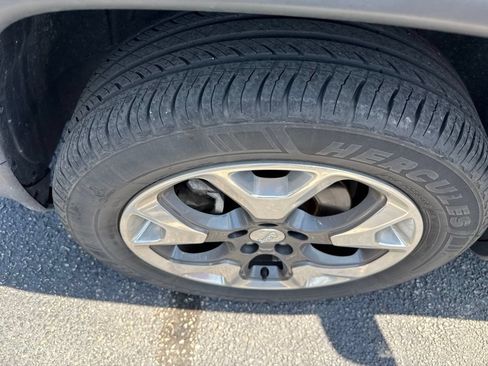 Used 2018 Jeep Compass Limited AWD/4WD image 11