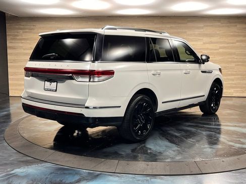 Used 2024 Lincoln Navigator Reserve image 13