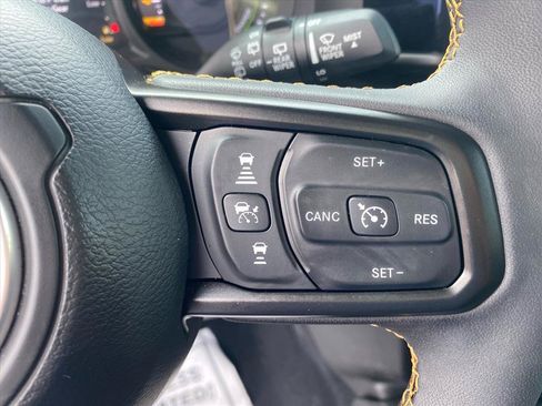 Used 2024 Jeep Wrangler Unlimited w/ Convenience Group AWD/4WD image 17