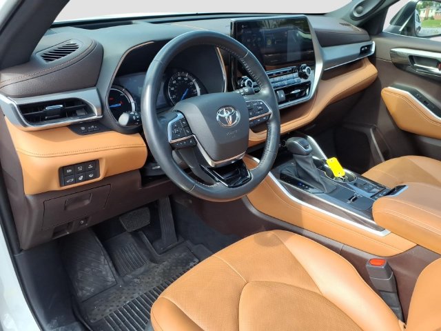 Used 2021 Toyota Highlander Platinum AWD/4WD image 24