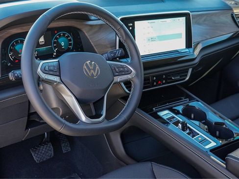 New 2026 Volkswagen Atlas SE image 8