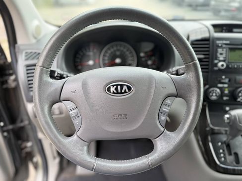 Used 2011 Kia Sedona EX FWD image 15