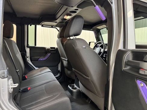 Used 2018 Jeep Wrangler Unlimited Sahara AWD/4WD image 19
