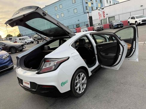 Used 2017 Chevrolet Volt Premier w/ Driver Confidence II Package FWD image 29