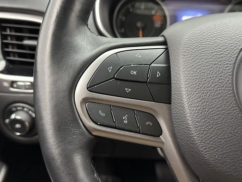 Used 2019 Jeep Cherokee Limited image 21