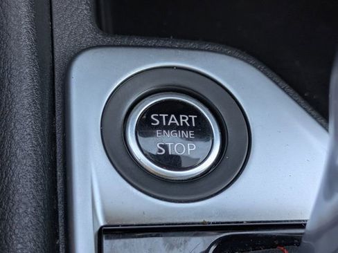 Used 2025 Nissan Sentra SR FWD image 32