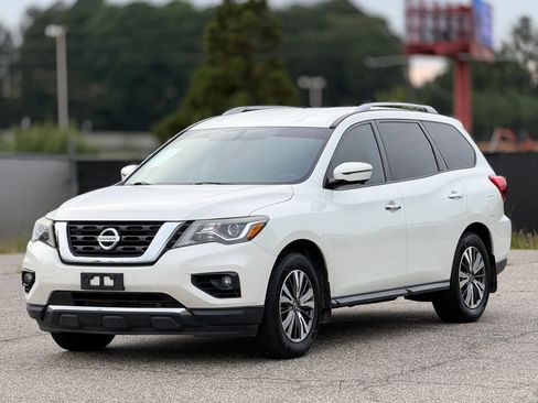 Used 2017 Nissan Pathfinder SL w/ SL Tech Package FWD image 6