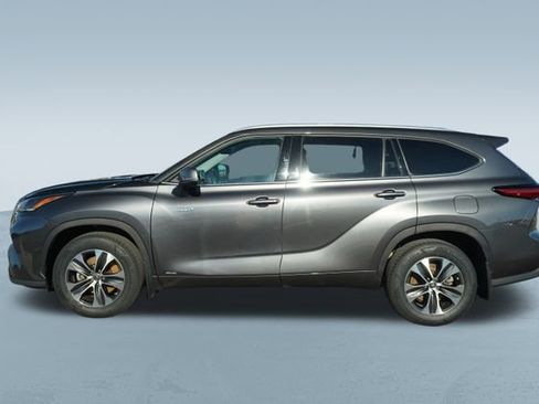 Used 2021 Toyota Highlander XLE image 4