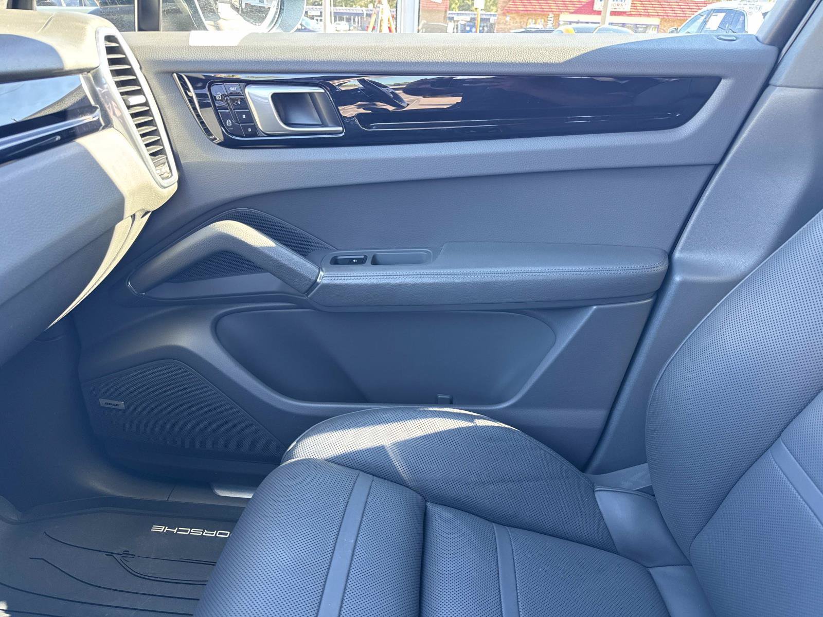 Used 2019 Porsche Cayenne AWD/4WD image 24