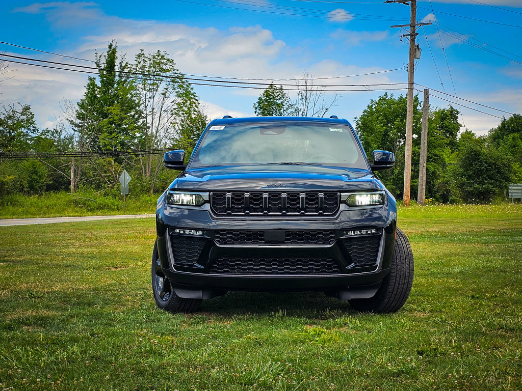 New 2026 Jeep Grand Cherokee Limited w/ Limited Altitude Package AWD/4WD image 8