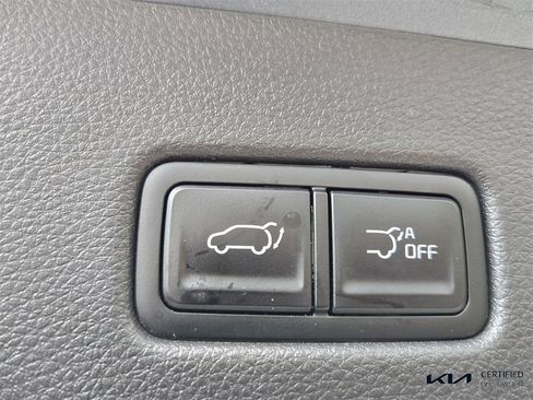 Certified 2024 Kia Carnival SX image 18