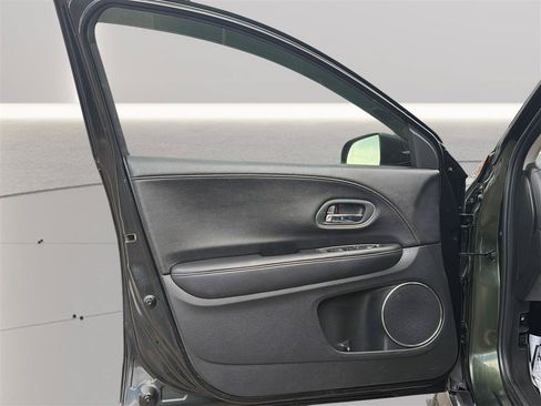Used 2016 Honda HR-V LX image 15