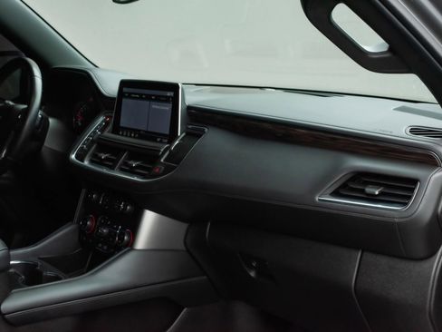 Used 2021 Chevrolet Suburban LT image 12