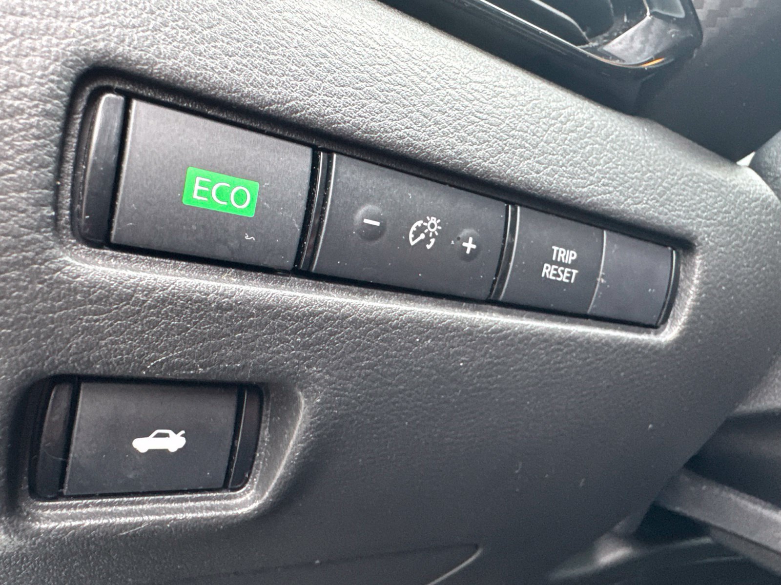 Used 2024 Nissan Sentra SV FWD image 14