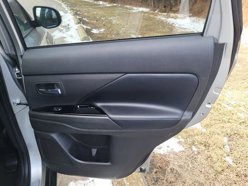 Used 2019 Mitsubishi Outlander LE image 25