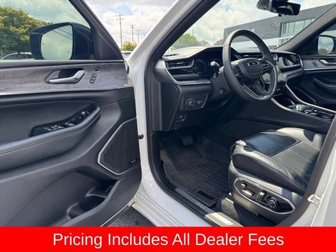 Used 2023 Jeep Grand Cherokee Overland w/ Luxury Tech Group IV AWD/4WD image 15
