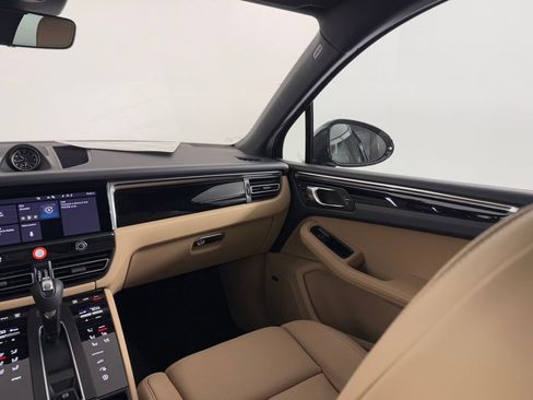 New 2026 Porsche Macan AWD/4WD image 18