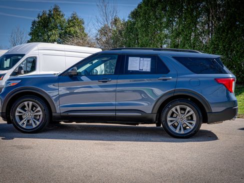 Used 2021 Ford Explorer XLT w/ Equipment Group 202A image 8