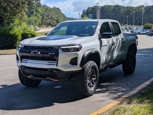 New 2026 Chevrolet Colorado ZR2 w/ Technology Package AWD/4WD image 5