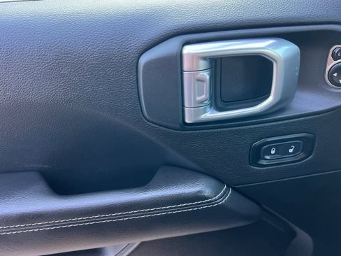 Used 2022 Jeep Wrangler Unlimited Sahara image 13