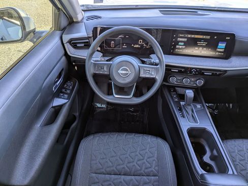 Used 2025 Nissan Kicks SV image 16