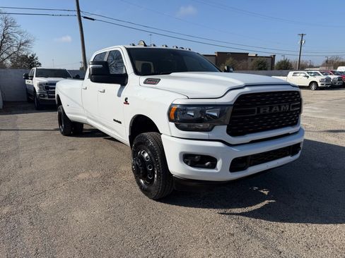Used 2023 RAM 3500 Big Horn w/ Night Edition AWD/4WD image 9