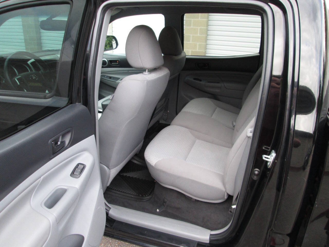 Used 2012 Toyota Tacoma 4x4 Double Cab w/ SR5 Pkg image 16