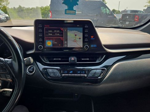 Used 2019 Toyota C-HR Limited FWD image 19