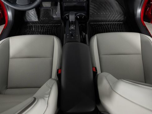 Used 2025 Toyota Prius XLE image 40