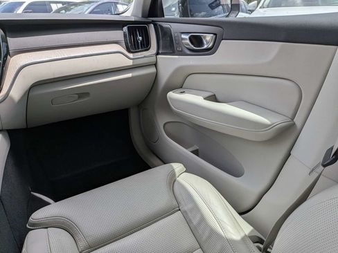 Used 2022 Volvo XC60 B5 Inscription w/ Advanced Package FWD image 20