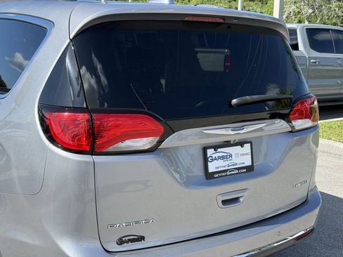 Used 2018 Chrysler Pacifica Limited FWD image 15