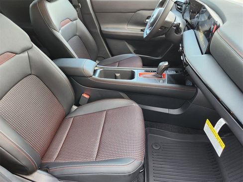 New 2025 Nissan Kicks SR image 10