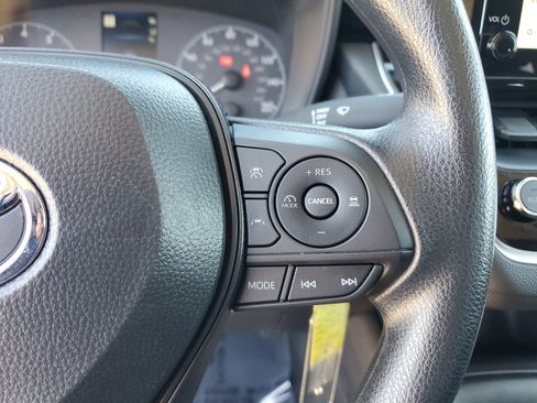 Used 2025 Toyota Corolla LE image 24