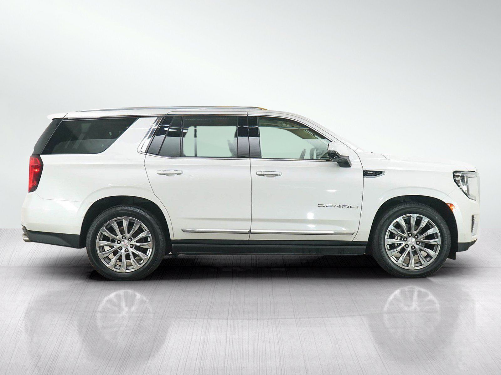 Used 2021 GMC Yukon Denali w/ Denali Ultimate Package AWD/4WD image 7