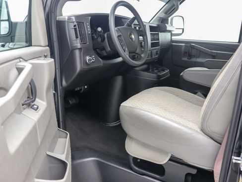 Used 2025 Chevrolet Express 3500 LT w/ LT Preferred Equipment Group RWD image 16