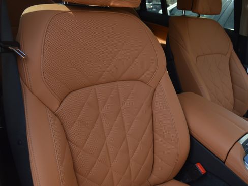 Certified 2025 BMW X7 xDrive40i w/ Premium Package image 40